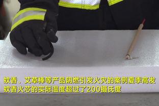 ❄中国男篮领队姚明在小雪中抵达亚预赛西安场馆